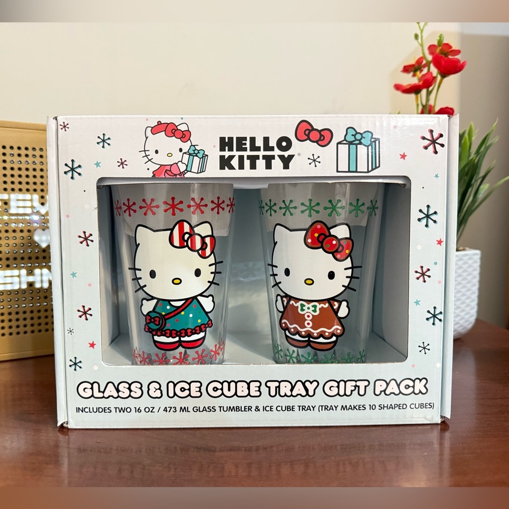 New Hello Kitty holiday Christmas Glass & Ice Cube Tray Gift Pack